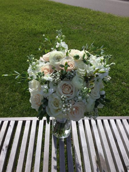 Ranunculus, roses, freesia and stock, smells wonderful!