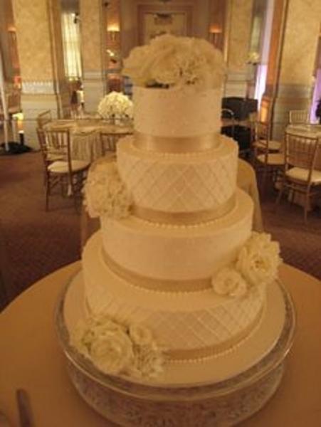 Snow White and her Cake Flowers